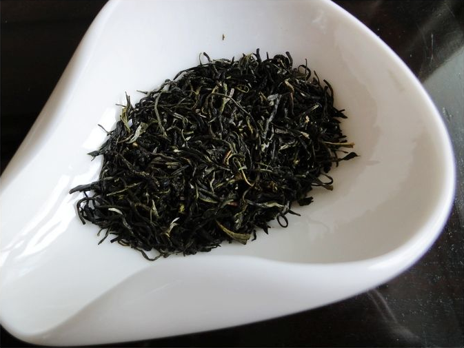 信阳毛尖是哪种茶?陈年信阳毛尖还能喝吗?
